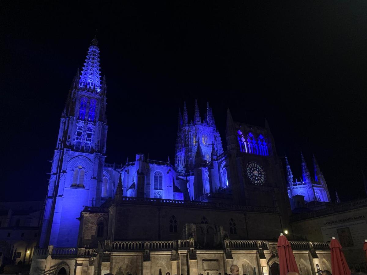 Mirando A La Catedral Desde Plaza Vega Lejlighed Burgo Eksteriør billede