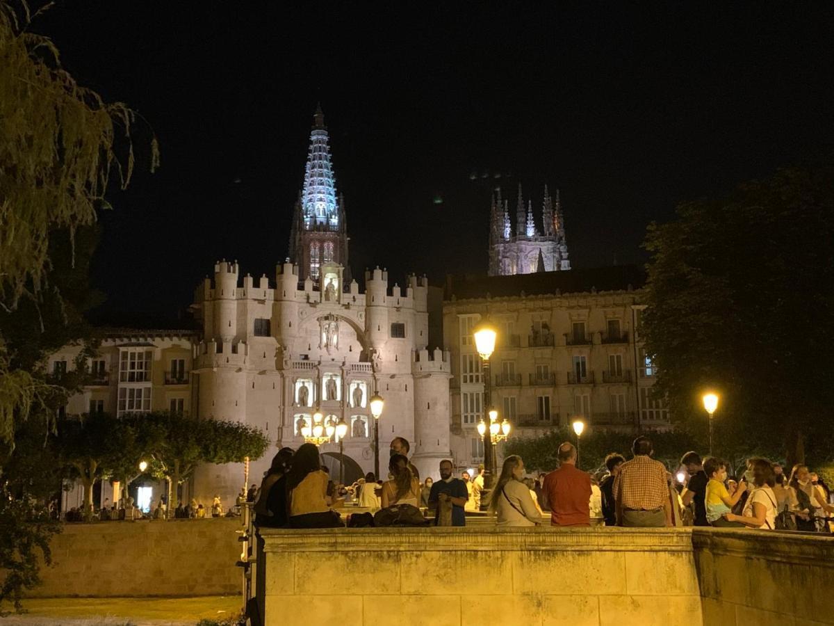 Mirando A La Catedral Desde Plaza Vega Lejlighed Burgo Eksteriør billede